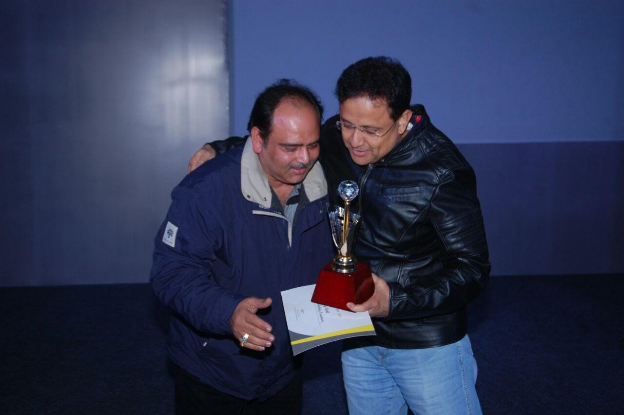 Suspa Marketing Engineers leadership receiving the Top Achiever trophy
